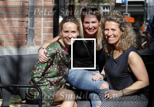 Amsterdam 19 april 2018
Carlijn de Vries viert haar verjaardag met vriendinnen Jorica Koppen en â€¦.