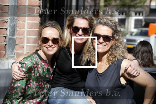 Amsterdam 19 april 2018
Carlijn de Vries viert haar verjaardag met vriendinnen Jorica Koppen en â€¦.