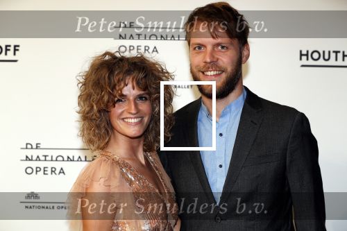 Amsterdam 18 april 2018
 Koning Willem-Alexander en koningin Maxima wonen de premiere bij van Gurre-Lieder in de Nationale Opera & Ballet in de stopera. Carolien Borgers met partner Philip Huff