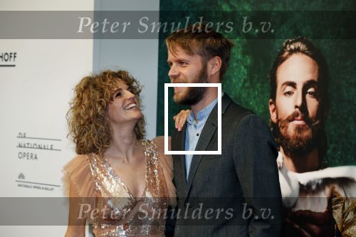 Amsterdam 18 april 2018
 Koning Willem-Alexander en koningin Maxima wonen de premiere bij van Gurre-Lieder in de Nationale Opera & Ballet in de stopera. Carolien Borgers met partner Philip Huff