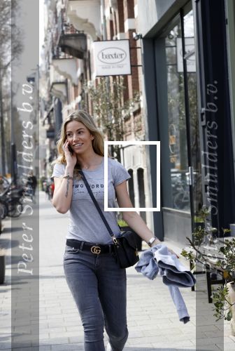 Amsterdam 11 april 2018
Christie Bokma bellend op straat