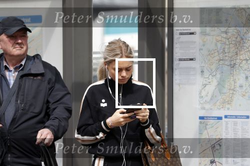 AMSTERDAM 24 april 2018
Claire Rose Cliteur wacht op de tram