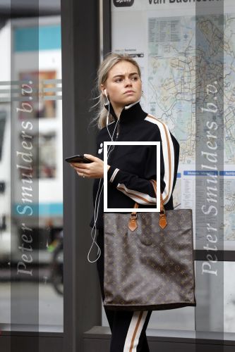AMSTERDAM 24 april 2018
Claire Rose Cliteur wacht op de tram