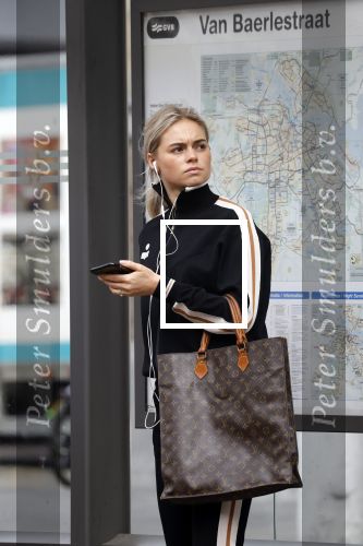 AMSTERDAM 24 april 2018
Claire Rose Cliteur wacht op de tram