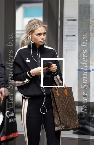 AMSTERDAM 24 april 2018
Claire Rose Cliteur wacht op de tram