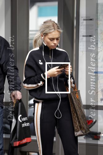 AMSTERDAM 24 april 2018
Claire Rose Cliteur wacht op de tram