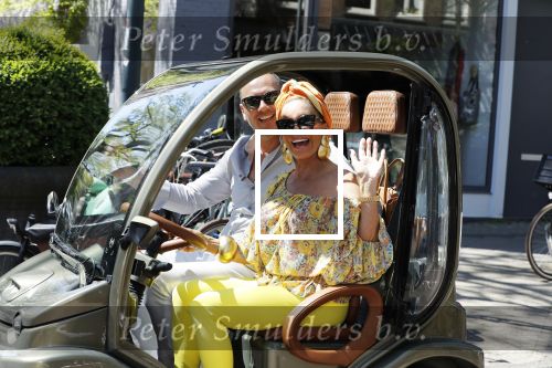 Amsterdam 6 mei 2018
Connie Witteman met verloofde Eugene v Dun in haar biro karretje.