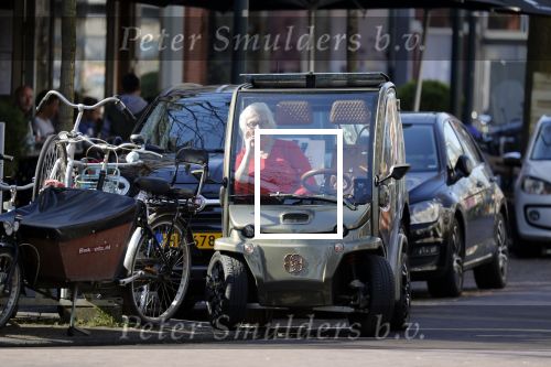 Amsterdam 18 april 2018
Connie Witteman met Janny ( haar steun en toeverlaat al meer dan 30 jaar) in haar Biro Karretje