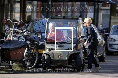 Amsterdam 18 april 2018
Connie Witteman met Janny ( haar steun en toeverlaat al meer dan 30 jaar) in haar Biro Karretje
