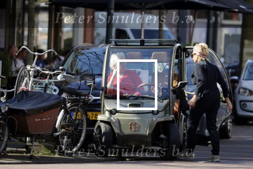 Amsterdam 18 april 2018
Connie Witteman met Janny ( haar steun en toeverlaat al meer dan 30 jaar) in haar Biro Karretje