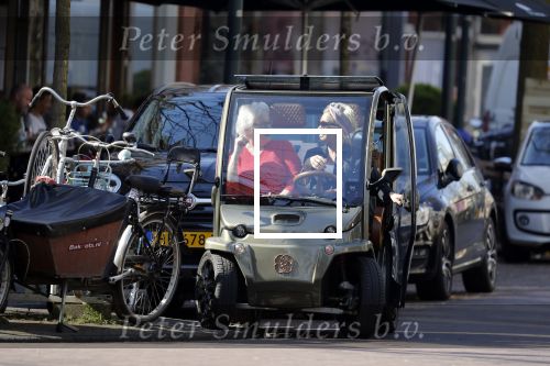 Amsterdam 18 april 2018
Connie Witteman met Janny ( haar steun en toeverlaat al meer dan 30 jaar) in haar Biro Karretje