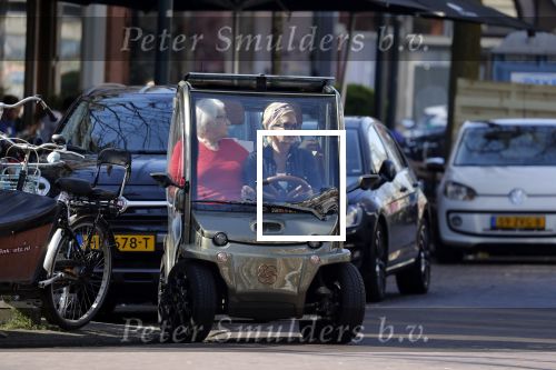 Amsterdam 18 april 2018
Connie Witteman met Janny ( haar steun en toeverlaat al meer dan 30 jaar) in haar Biro Karretje
