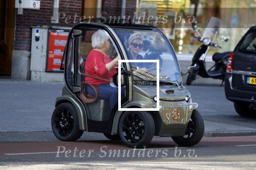 Amsterdam 18 april 2018
Connie Witteman met Janny ( haar steun en toeverlaat al meer dan 30 jaar) in haar Biro Karretje