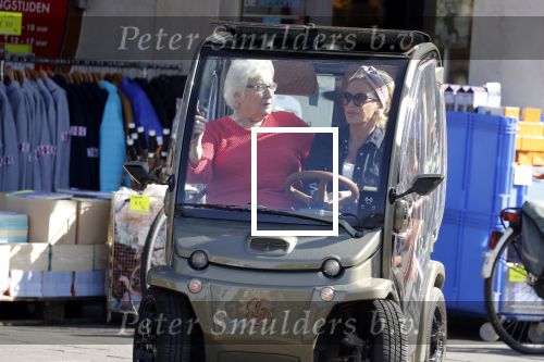 Amsterdam 18 april 2018
Connie Witteman met Janny ( haar steun en toeverlaat al meer dan 30 jaar) in haar Biro Karretje