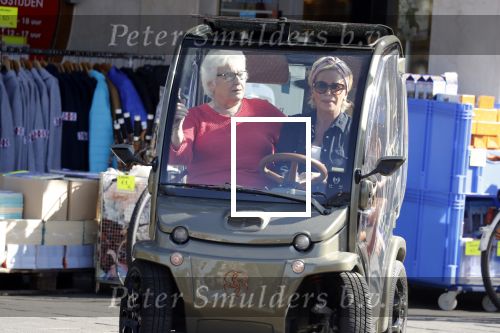 Amsterdam 18 april 2018
Connie Witteman met Janny ( haar steun en toeverlaat al meer dan 30 jaar) in haar Biro Karretje