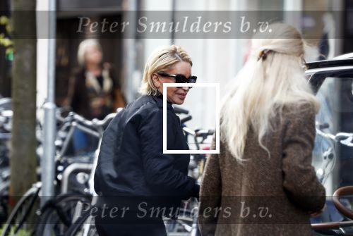 Amsterdam 25 april 2018
Connie Witteman in haar karretje op de pc hooftstraat