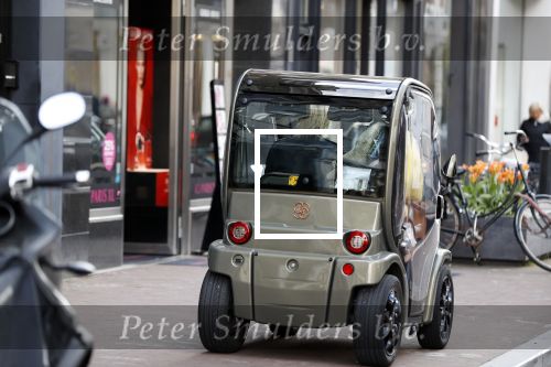 Amsterdam 25 april 2018
Connie Witteman in haar karretje op de pc hooftstraat