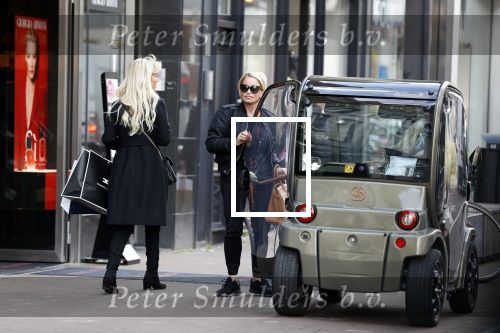 Amsterdam 25 april 2018
Connie Witteman in haar karretje op de pc hooftstraat