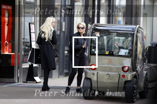 Amsterdam 25 april 2018
Connie Witteman in haar karretje op de pc hooftstraat