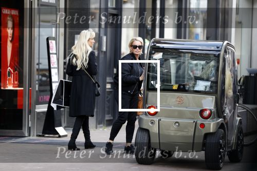 Amsterdam 25 april 2018
Connie Witteman in haar karretje op de pc hooftstraat