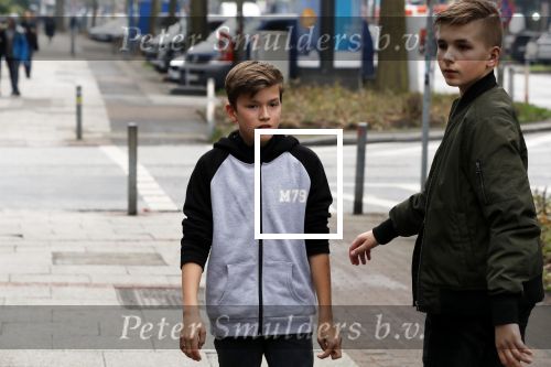 Hamburg 13 april 2018
Sylvie Meis viert haar 40e verjaardag oa met haar vader en moeder en haar broer Daniel. Ze gingen smiddags lunchen in Restaurant Daniel en s avonds was het feest in hotel Radisson Blue in Hamburg. Damian v d Vaart