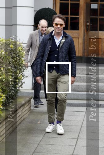 Hamburg 13 april 2018
Sylvie Meis viert haar 40e verjaardag oa met haar vader en moeder en haar broer Daniel. Ze gingen smiddags lunchen in Restaurant Daniel en s avonds was het feest in hotel Radisson Blue in Hamburg.