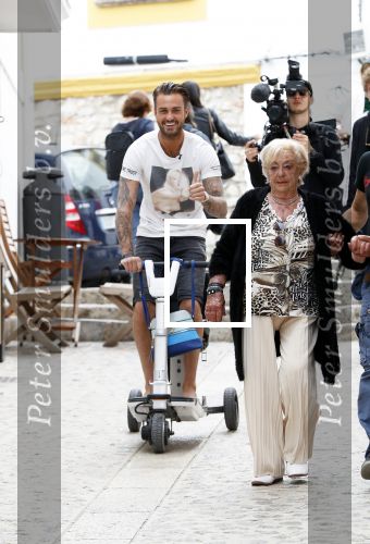 4 Mei 2018 Ibiza,
Dave Roelvink met vriendin