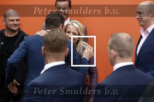 Groningen 27 april 2018
Koningsdag in Groningen met Koning Willem Alexander Koningin Maxima prinses Amalia Arian Alexia . Verder ook aanwezig Prins Maurits Prinses Marilene Prins Bernhard Prinses Annette Prins Floris Prinses Aimee en prins Pieter Christiaan. Dionne Stax en Bertus Holkema