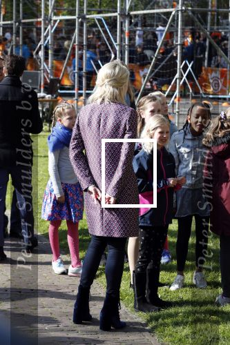Groningen 27 april 2018
Koningsdag in Groningen met Koning Willem Alexander Koningin Maxima prinses Amalia Arian Alexia . Verder ook aanwezig Prins Maurits Prinses Marilene Prins Bernhard Prinses Annette Prins Floris Prinses Aimee en prins Pieter Christiaan. Dionne Stax en Bertus Holkema
