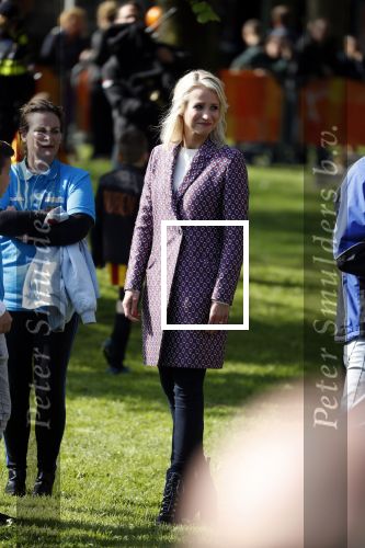 Groningen 27 april 2018
Koningsdag in Groningen met Koning Willem Alexander Koningin Maxima prinses Amalia Arian Alexia . Verder ook aanwezig Prins Maurits Prinses Marilene Prins Bernhard Prinses Annette Prins Floris Prinses Aimee en prins Pieter Christiaan. Dionne Stax en Bertus Holkema