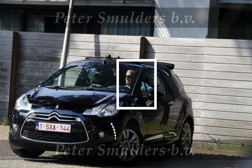 Hilversum 9 mei 2018
Emile Ratelband mag hier onder begeleiding zijn kinderen zien . Zijn ex Moon brengt de kinderen.