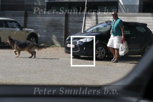 Hilversum 9 mei 2018
Emile Ratelband mag hier onder begeleiding zijn kinderen zien . Zijn ex Moon brengt de kinderen.