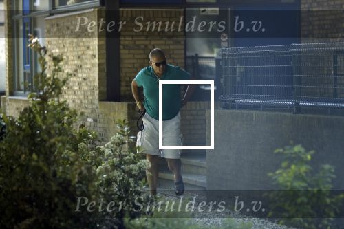 Hilversum 9 mei 2018
Emile Ratelband mag hier onder begeleiding zijn kinderen zien . Zijn ex Moon brengt de kinderen.