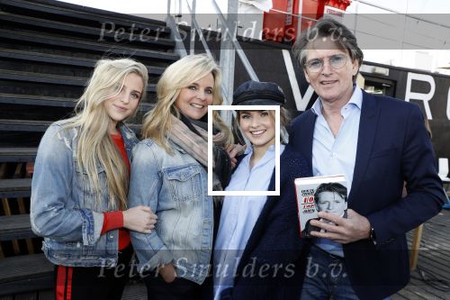Amsterdam 25 april 2018
Boekpresentatie Erik de Zwart op het oude veronica schip. Erik met zijn vrouw en dochters