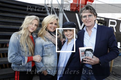 Amsterdam 25 april 2018
Boekpresentatie Erik de Zwart op het oude veronica schip. Erik met zijn vrouw en dochters