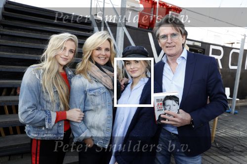 Amsterdam 25 april 2018
Boekpresentatie Erik de Zwart op het oude veronica schip. Erik met zijn vrouw en dochters