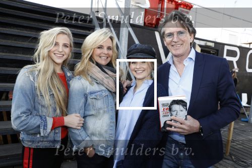 Amsterdam 25 april 2018
Boekpresentatie Erik de Zwart op het oude veronica schip. Erik met zijn vrouw en dochters