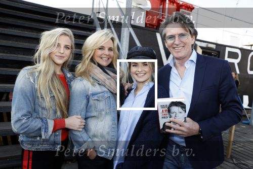 Amsterdam 25 april 2018
Boekpresentatie Erik de Zwart op het oude veronica schip. Erik met zijn vrouw en dochters