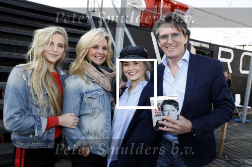 Amsterdam 25 april 2018
Boekpresentatie Erik de Zwart op het oude veronica schip. Erik met zijn vrouw en dochters