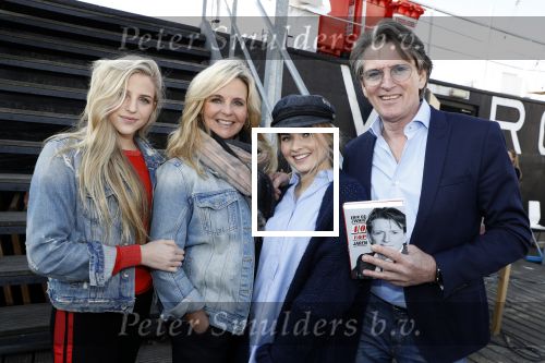 Amsterdam 25 april 2018
Boekpresentatie Erik de Zwart op het oude veronica schip. Erik met zijn vrouw en dochters