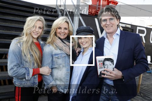 Amsterdam 25 april 2018
Boekpresentatie Erik de Zwart op het oude veronica schip. Erik met zijn vrouw en dochters