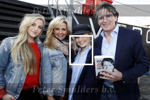 Amsterdam 25 april 2018
Boekpresentatie Erik de Zwart op het oude veronica schip. Erik met zijn vrouw en dochters