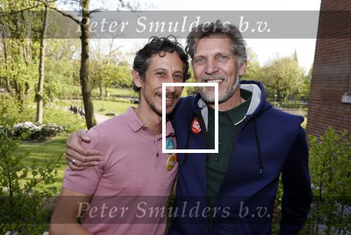 Amsterdam 25 september 2018
Presentatie lâ€™Homo van het blad Linda in Hotel Arena. Linda de Mol reikt het eerste exemplaar uit aan Erwin Olaf Hans v Manen en Hans Klok . Erwin Olaf met partner Kevin ray Edwards