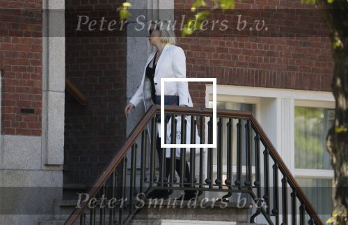 Amsterdam 5 mei 2018
Eva Jinek arriveert bij haar huis.