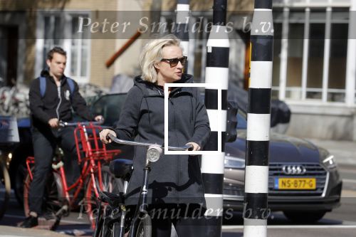 Amsterdam 23 april 2018
Eva Jinek ( zwanger ) gaat met de fiets sporten.