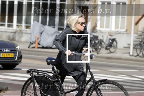 Amsterdam 23 april 2018
Eva Jinek ( zwanger ) gaat met de fiets sporten.