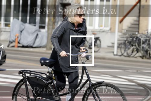 Amsterdam 23 april 2018
Eva Jinek ( zwanger ) gaat met de fiets sporten.