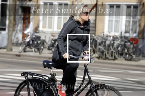 Amsterdam 23 april 2018
Eva Jinek ( zwanger ) gaat met de fiets sporten.