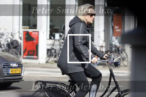 Amsterdam 23 april 2018
Eva Jinek ( zwanger ) gaat met de fiets sporten.