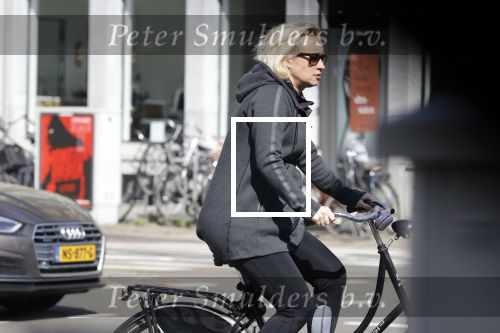 Amsterdam 23 april 2018
Eva Jinek ( zwanger ) gaat met de fiets sporten.